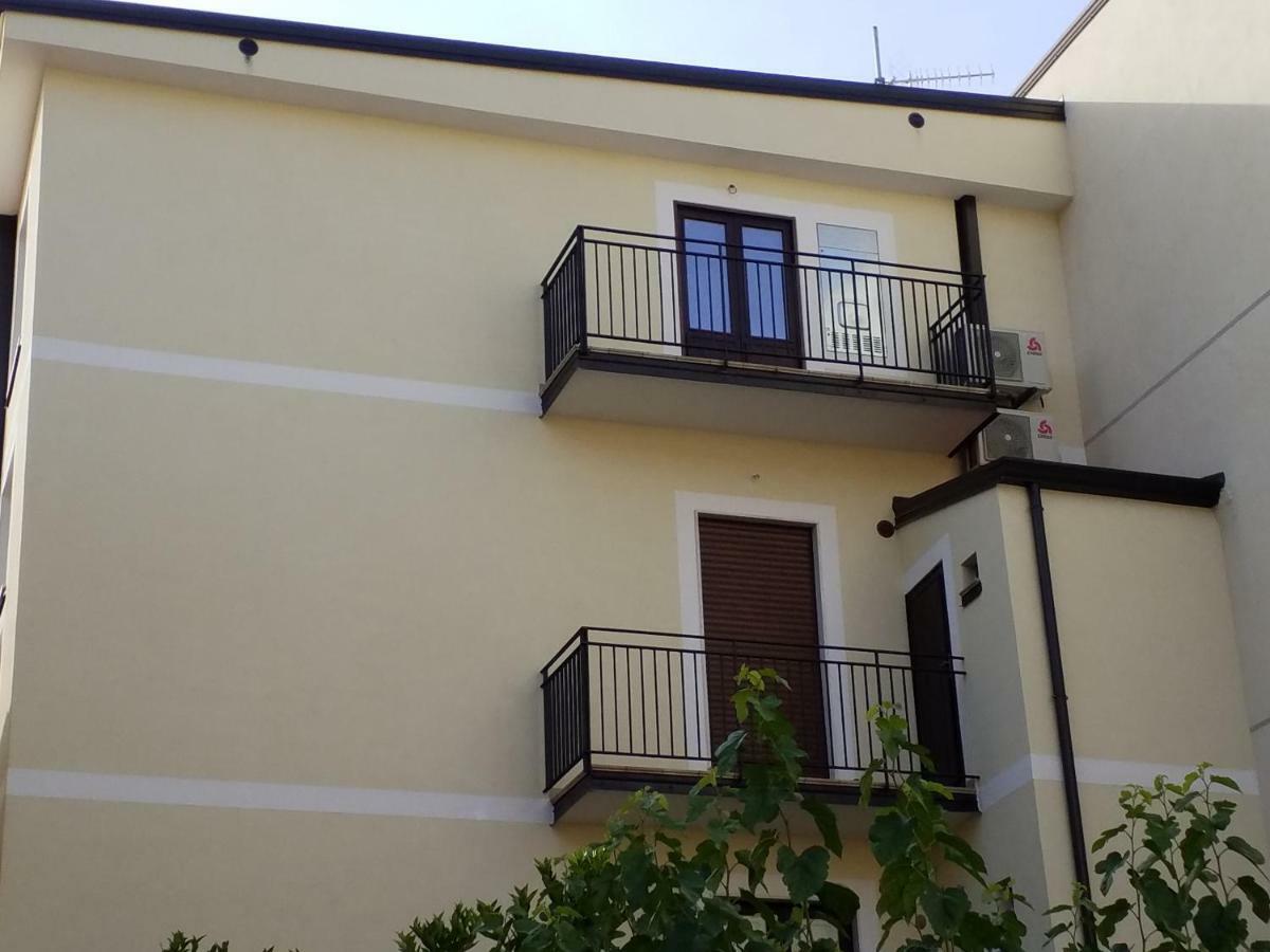 Mediterranean Apartments Capo dʼOrlando Exterior foto